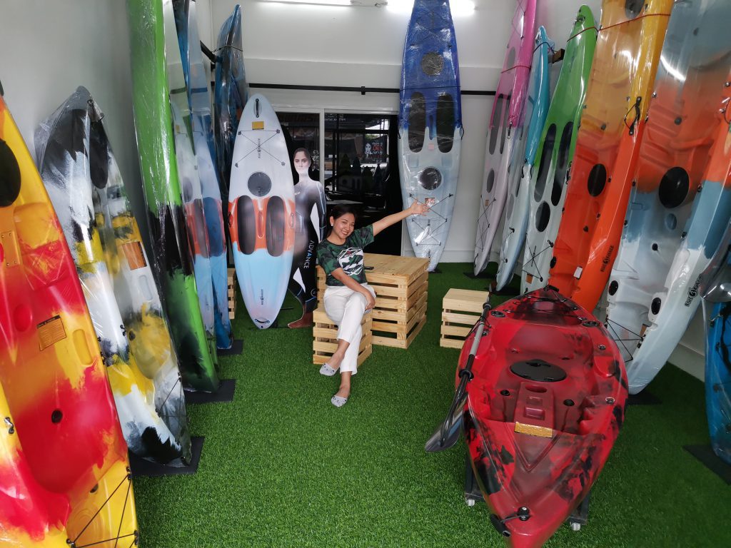 เรือคายัคมีหลายประเภท หลายลักษณะการใช้งาน และหลายวัสดุที่ใช้สร้าง